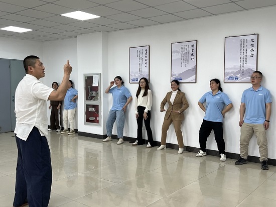 欧亿8注册全民健身-八段锦教学